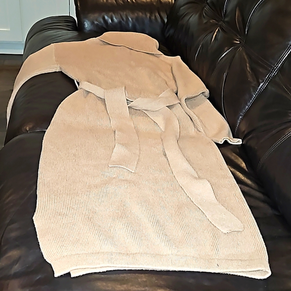Dress - Picture 1 of 6